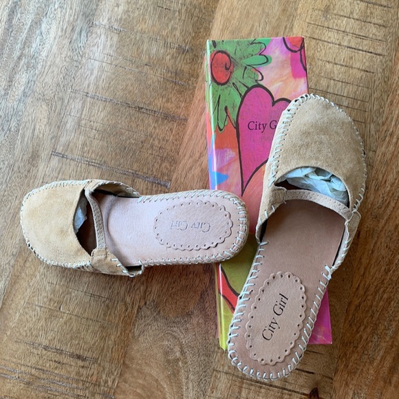 Moccasin style slip on size 8 - Picture 3 of 9